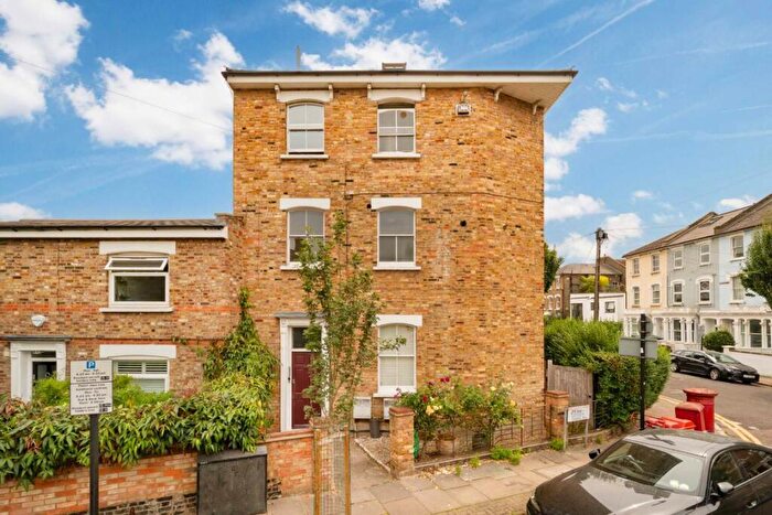 2 Bedroom Flat For Sale In Prah Road, London, N4