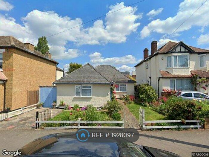 3 Bedroom Bungalow To Rent In Hampton Road, Worcester Park, KT4