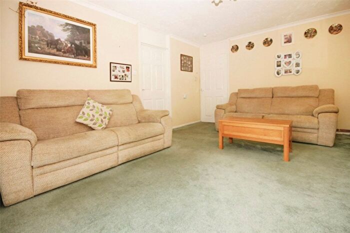 2 Bedroom Bungalow For Sale In Pine Close, Wickford, Essex, SS12