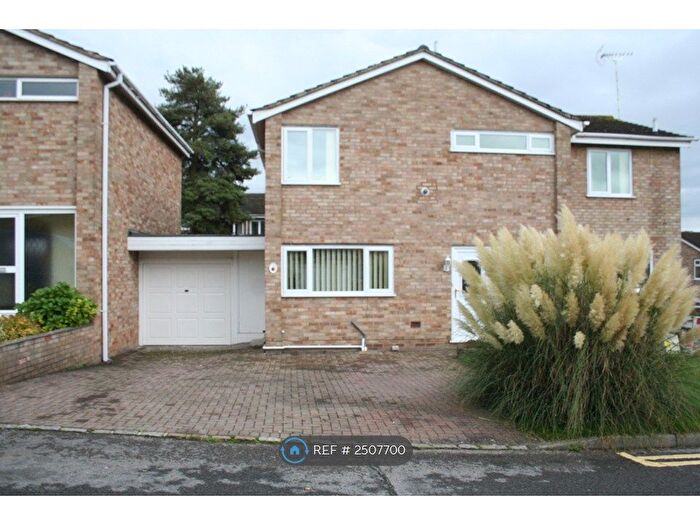 4 Bedroom Detached House To Rent In Harlech Avenue, Caversham, Reading, RG4