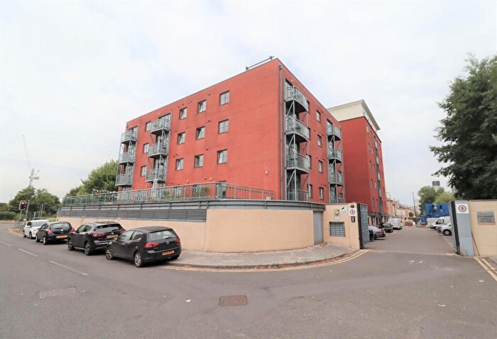 2 Bedroom Apartment To Rent In South Mews, Magretian Place, Cardiff, CF10