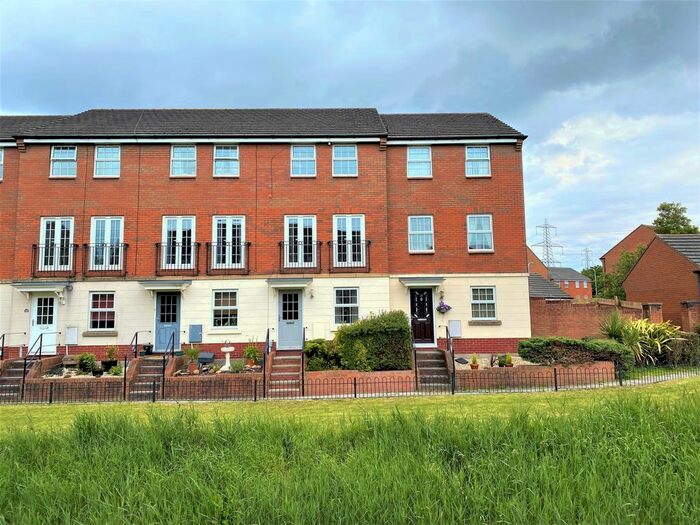 4 Bedroom Town House To Rent In Oystermouth Way, Coedkernew, Newport, NP10