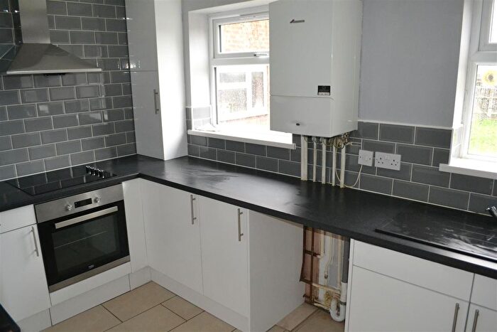 2 Bedroom Flat To Rent In Pleasant View, Dudley, DY3