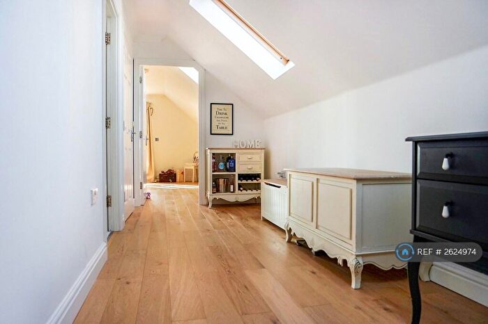 2 Bedroom Flat To Rent In Datchet Road, Slough, SL3
