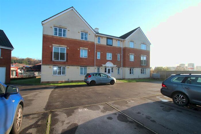 2 Bedroom Flat To Rent In Manor Park Road, Gomersal, Cleckheaton, BD19
