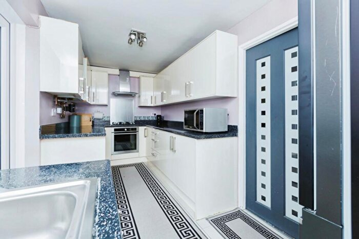 3 Bedroom Terraced House For Sale In Roborough Green, Leicester, Leicestershire, LE5