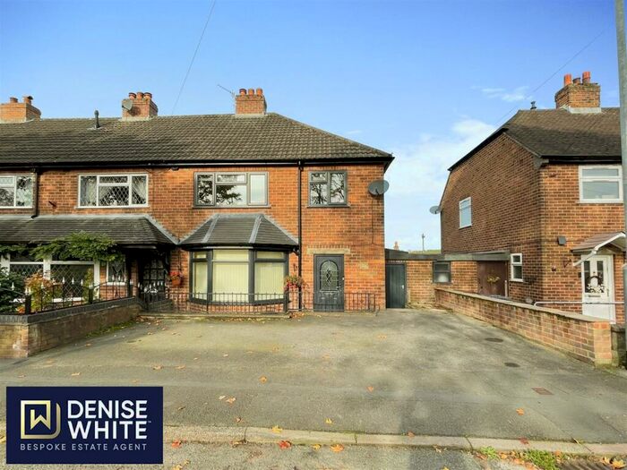3 Bedroom Town House For Sale In Haregate Road, Leek, ST13