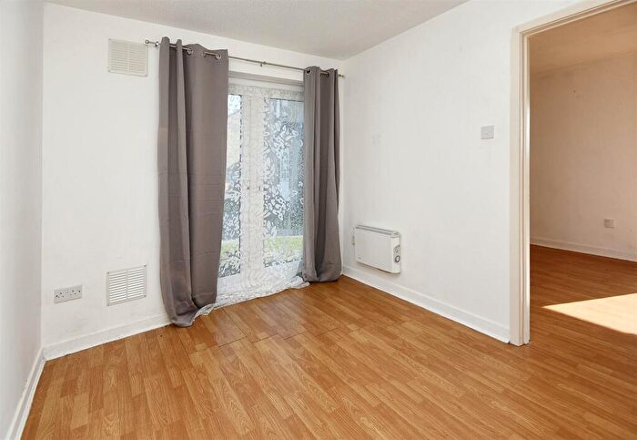 1 Bedroom Flat For Sale In New Road, Gillingham, SP8