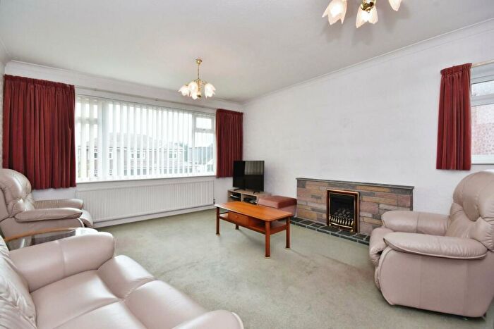 3 Bedroom Detached Bungalow For Sale In Mottram Old Road, Stalybridge, SK15