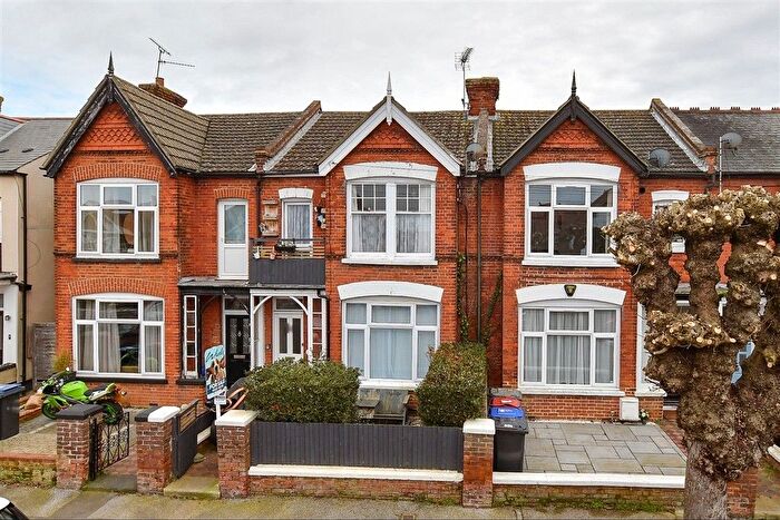 2 Bedroom Flat For Sale In Douglas Road, Herne Bay, Kent, CT6