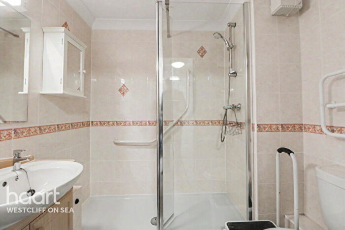 1 Bedroom Flat For Sale In Hamlet Court Road, Westcliff-On-Sea, SS0