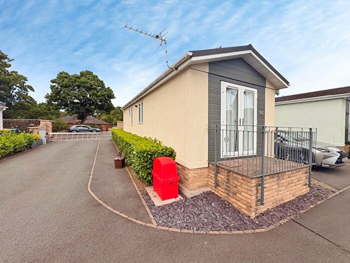 2 Bedroom Mobile/park Home To Rent In Featherstone Park, New Road, Featherstone, Wolverhampton, WV10