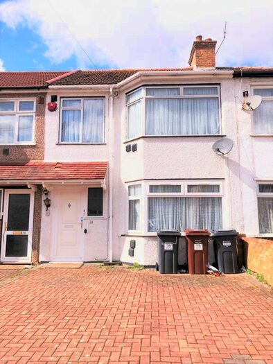 3 Bedroom Semi-Detached House To Rent In Ivanhoe Road, Hounslow, TW4