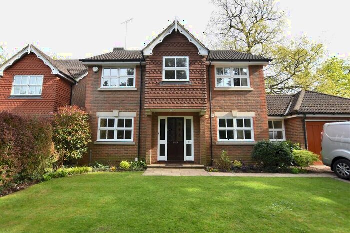 4 Bedroom Detached House To Rent In Redwood Walk, Surbiton, KT6