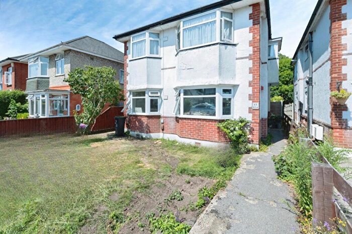 3 Bedroom Apartment For Sale In Redhill Drive, Bournemouth, BH10
