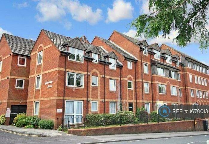 1 Bedroom Flat To Rent In Homelake House, Parkstone, Poole, BH14