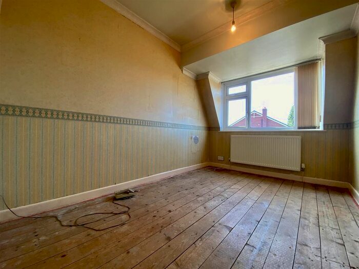3 Bedroom Semi-Detached House For Sale In Millcroft, Crosby, Liverpool, L23