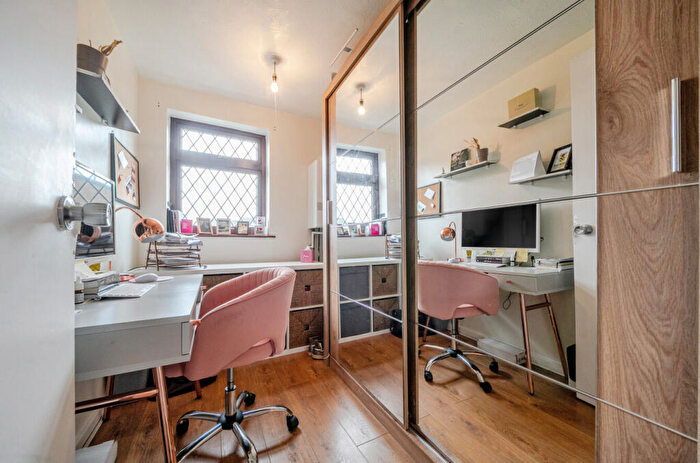 3 Bedroom End Of Terrace House For Sale In Snowden Royd, Bramley, Leeds, LS13