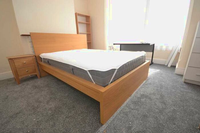 4 Bedroom End Of Terrace House To Rent In Norris Road, Reading, RG6