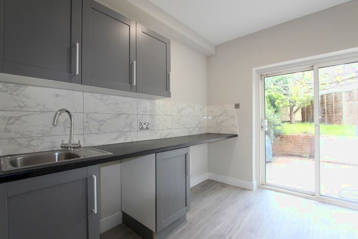 Studio To Rent In Sandringham Road, London, NW11