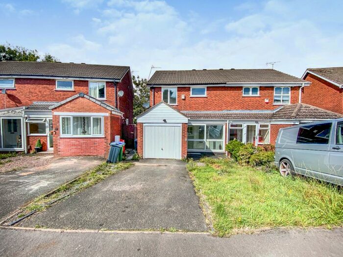3 Bedroom Semi-Detached House To Rent In Arundel Drive, Tividale, Oldbury, B69