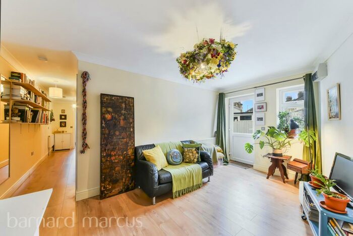 1 Bedroom Bungalow To Rent In Steele Road, Tottenham, N17