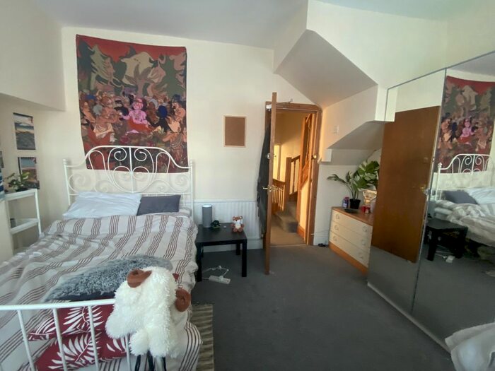 5 Bedroom Property To Rent In Lisvane Street, Cathays, Cardiff CF24