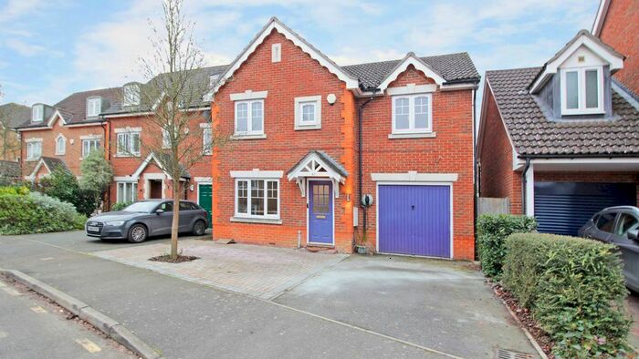 3 Bedroom Detached House To Rent In Woolbrook Road, Crayford, Dartford DA1