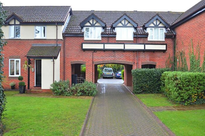 1 Bedroom Maisonette To Rent In Petworth Court, Helston Lane, Windsor, SL4