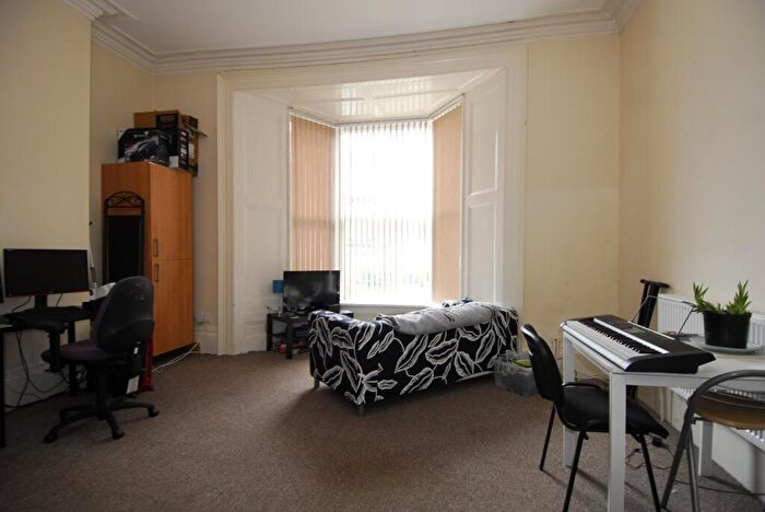 1 Bedroom Flat To Rent In Woodland Terrace, Flat, Plymouth, PL4