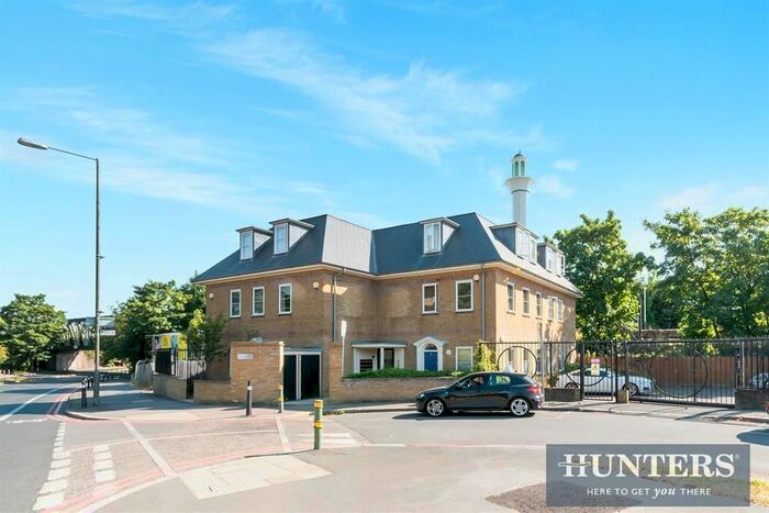 2 Bedroom Flat For Sale In London Road, Morden, SM4