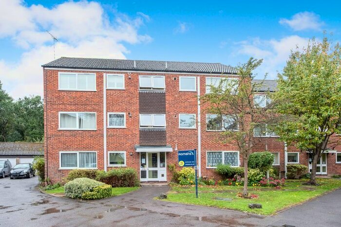 2 Bedroom Flat To Rent In Henley Drive, Frimley Green, Camberley, GU16