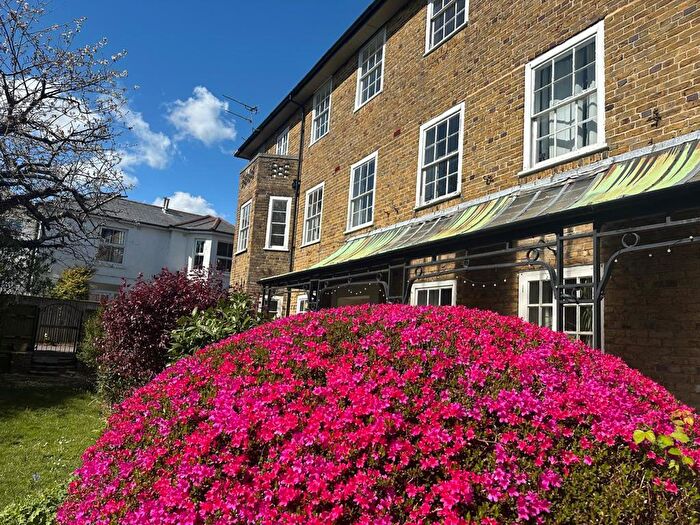 2 Bedroom Flat To Rent In Highfield Lodge, Highfield Lane, Southampton, Hampshire, SO17