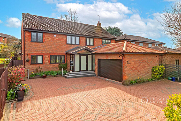 5 Bedroom Detached House For Sale In Colesbourne Drive, Milton Keynes, MK15
