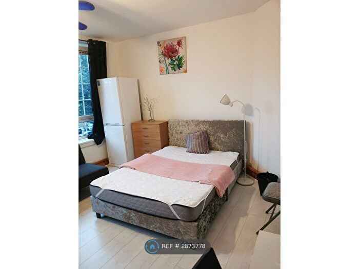 6 Bedroom Flat To Rent In Alton House, London, E3
