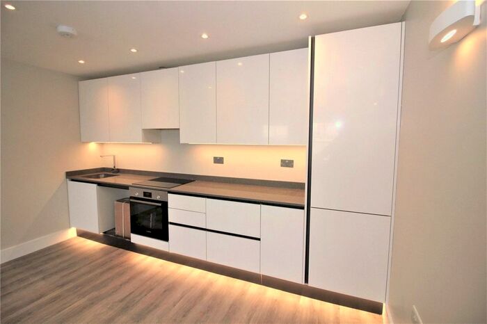 2 Bedroom Flat To Rent In High Street, Gravesend, DA11