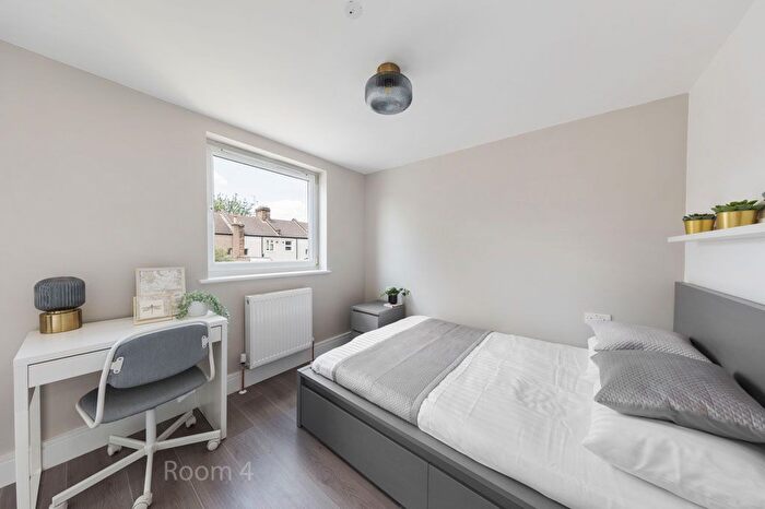1 Bedroom Property To Rent In Flint Close, London, E15