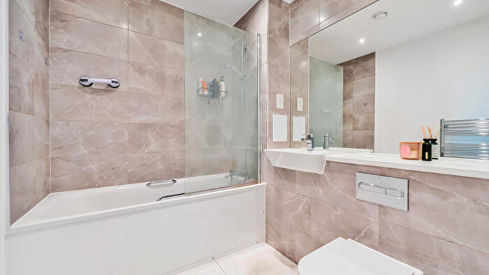 1 Bedroom Flat For Sale In Halewood Way, Rainham, RM13