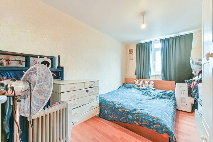 2 Bedroom Flat For Sale In Flaxman Road, Camberwell, London, SE5