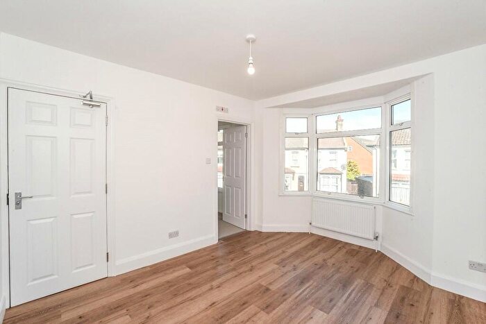 1 Bedroom Property To Rent In Campbell Road, Gravesend, Kent, DA11