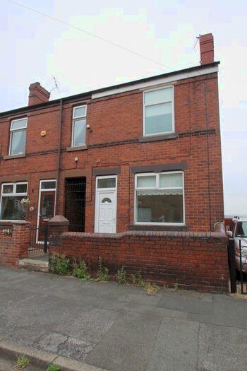 3 Bedroom Semi-Detached House To Rent In Bennett Street, Kimberworth, Rotherham, S61