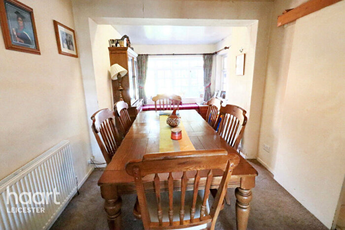 4 Bedroom Semi-Detached House For Sale In Shrewsbury Avenue, Leicester, LE2