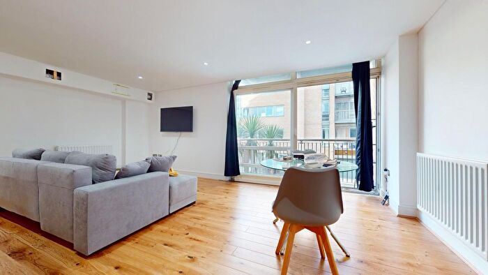 2 Bedroom Flat For Sale In Gainsborough House, Cassilis Road, Canary Wharf, London, E14