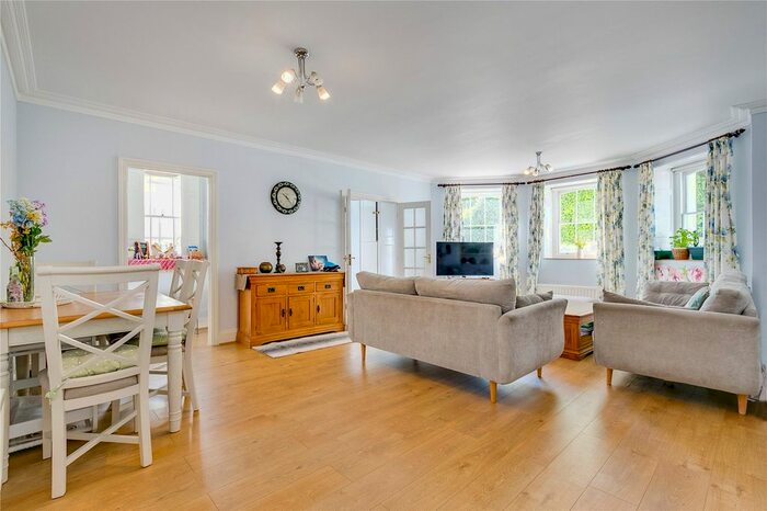 2 Bedroom Flat To Rent In Downe Lodge, Merton Road, London, SW18