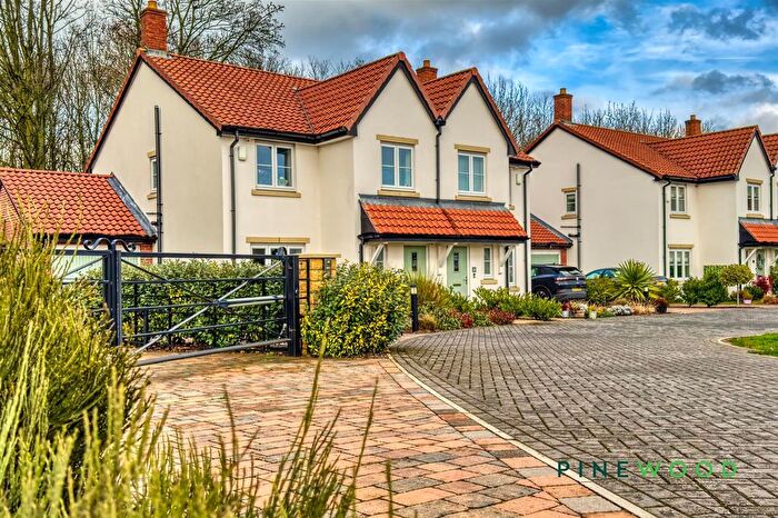 4 Bedroom Semi Detached House For Sale In Century Way, Clowne, S43