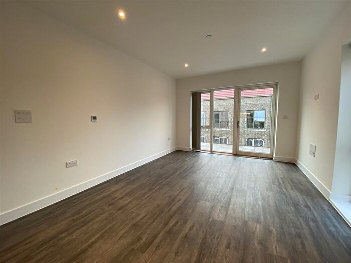 2 Bedroom Flat To Rent In Marleigh, Cambridge, CB5