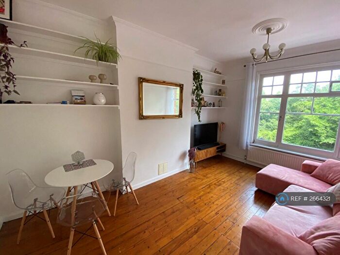 2 Bedroom Flat To Rent In West Bank, London, N16