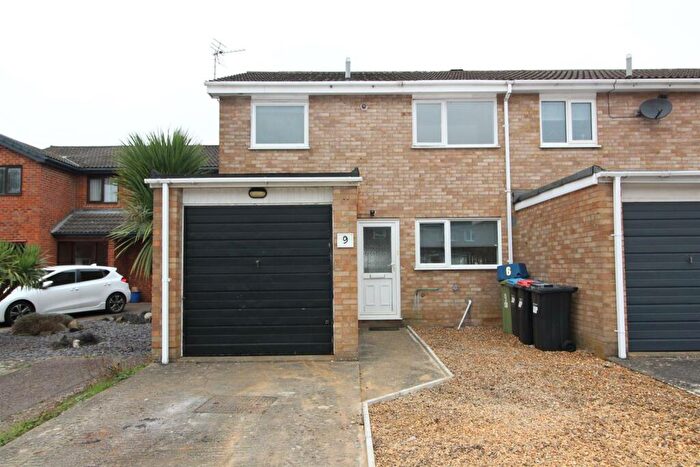 3 Bedroom End Of Terrace House To Rent In Arbroath Close, Bletchley, Milton Keynes, MK3