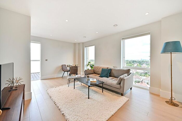 2 Bedroom Flat To Rent In Charter Place, Hounslow, TW3