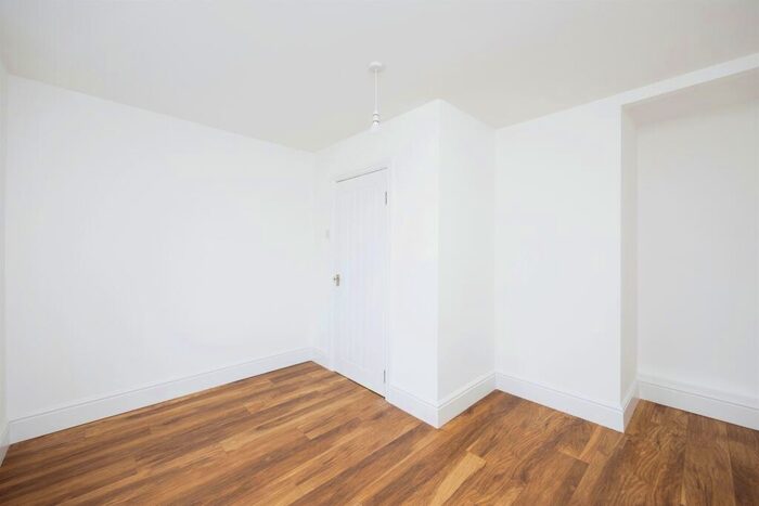 3 Bedroom End Of Terrace House For Sale In Leylands Road, Burgess Hill, RH15
